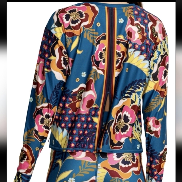 Johnny Was Promisino Step Hem Long Sleeve w Flyaway Back  XL Bee Active Top NWT - Picture 2 of 7